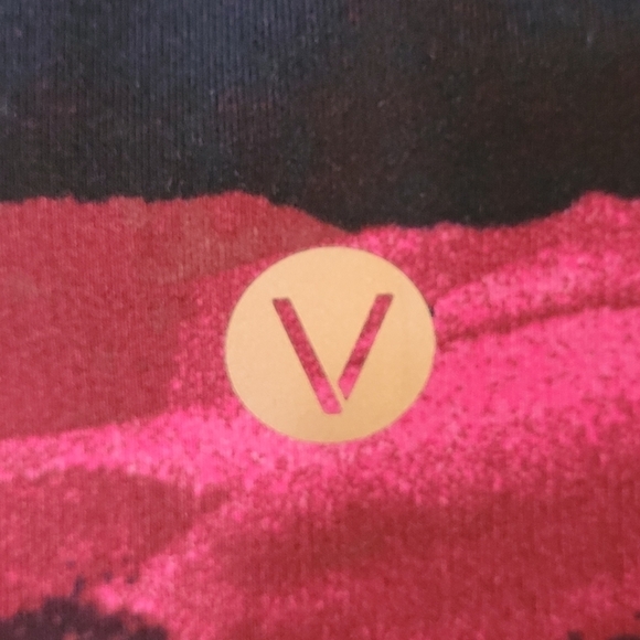 LIVI Active High-Rise Moisture Wicking Capri Legging with Pockets - Size 18/20 - Picture 3 of 7